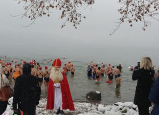 21. Samichlaus Schwimmen in Merlischachen