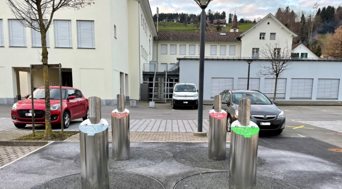 Neue Unterflursammelstelle beim Schulhaus Merlischachen fertig umgebaut
