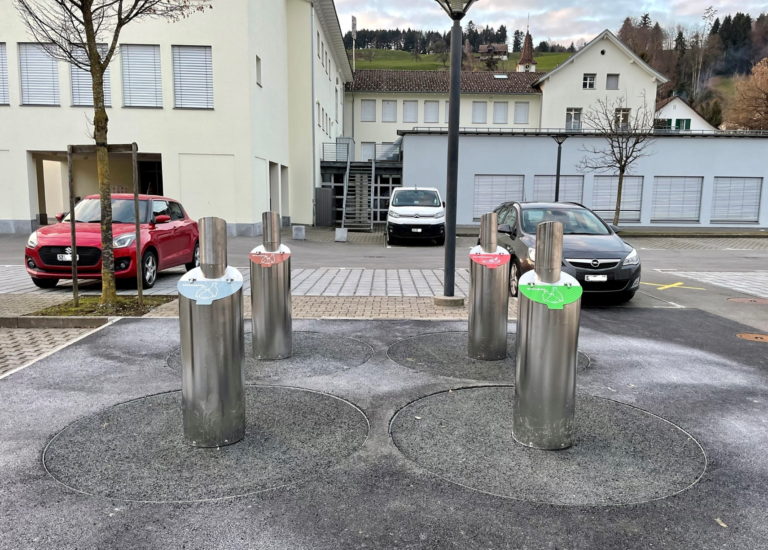Neue Unterflursammelstelle beim Schulhaus Merlischachen fertig umgebaut