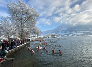 Impressionen vom 30. Samichlaus Schwimmen Merlischachen