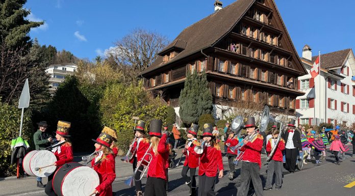 Bilder vom Kinderumzug Merlischachen